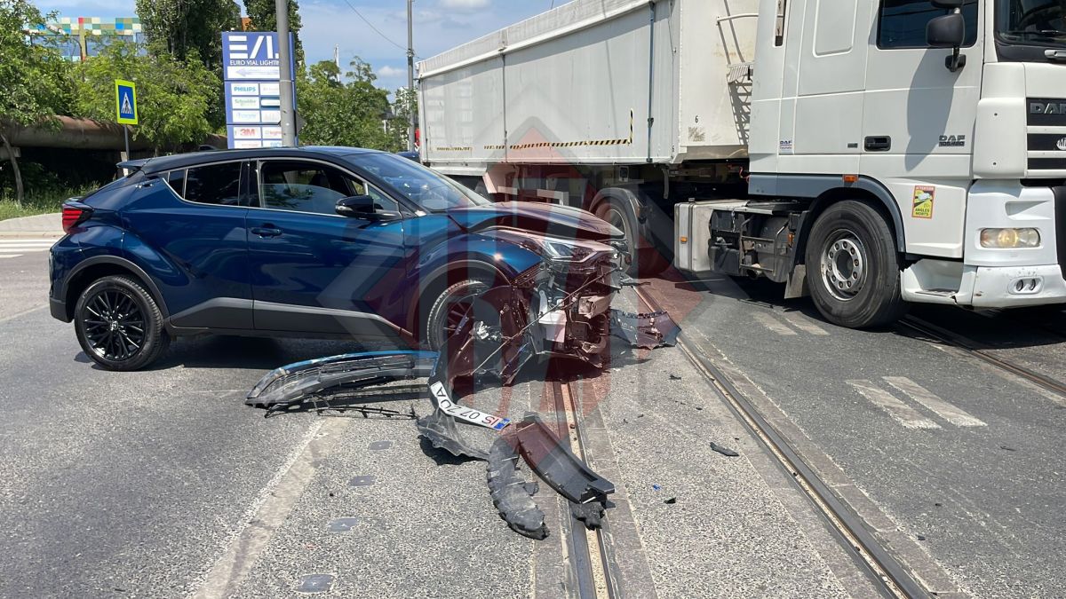 Accident rutier la Iași! Două autoturisme au intrat în coliziune – FOTO, UPDATE, VIDEO