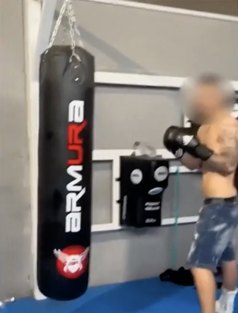 Unul dintre adolescenții care au omorât un bărbat în bătaie, în Crângași, făcea kickbox de performanță.  Băiatul este poreclit „Beleaua” – FOTO