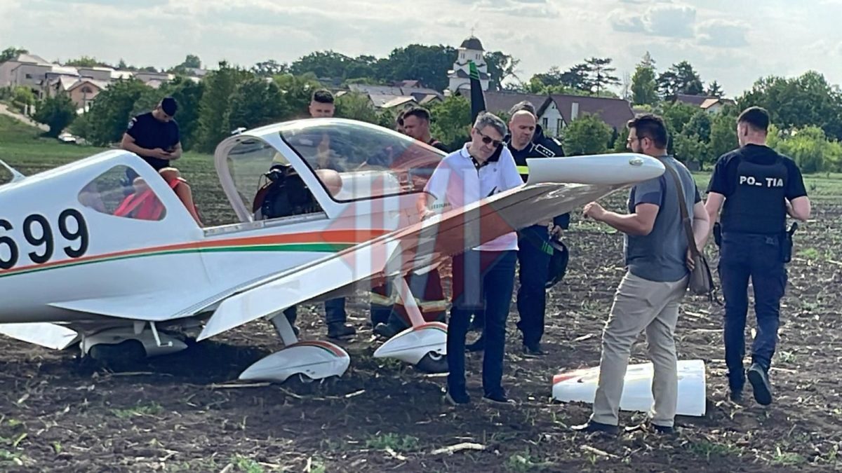 Incident aviatic la Iași! Aeronavă de mici dimensiuni, aterizare de urgență pe un câmp din Miroslava – GALERIE FOTO, LIVE VIDEO, UPDATE