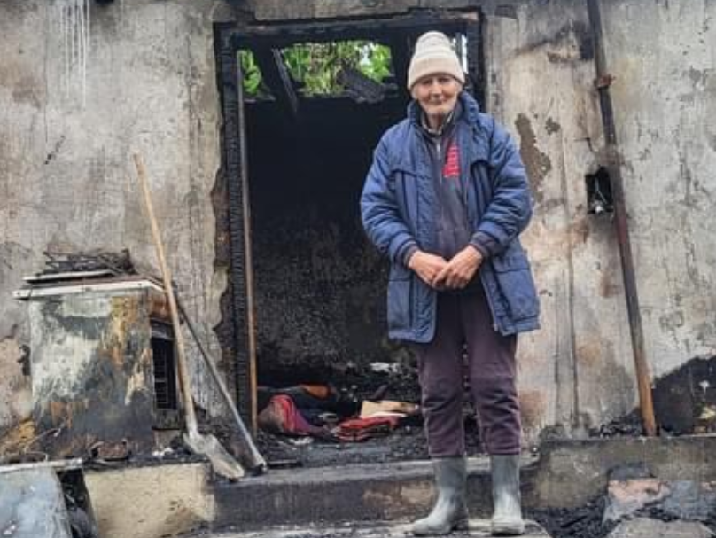Apel umanitar pentru doi bătrâni din comuna Șipote. Le-a ars toată agoniseala de o viață