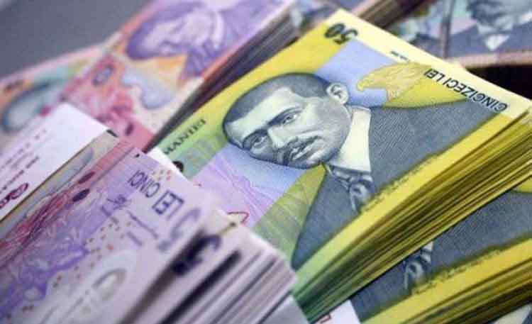 Românii încep să investească. Trucuri pentru a reuşi să puneți bani deoparte lunar