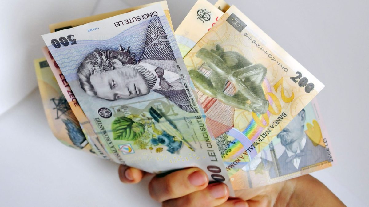Angajaţii din Aparatul de Lucru al Guvernului au continuat să-şi manifeste nemulţumirea faţă de majorările salariale