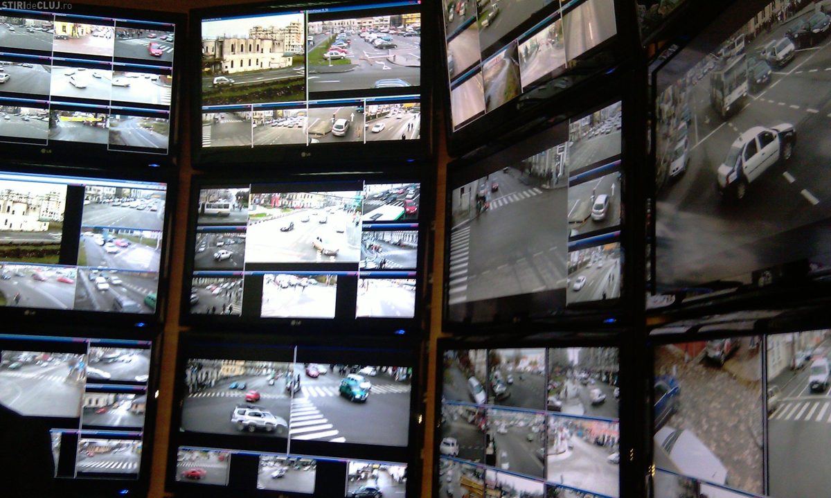 Primar acuzat de spionaj, după ce a anunțat că pune 3.000 de camere video pe străzi