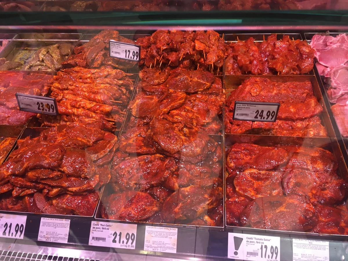 De unde se aduce carnea de porc la Kaufland: Românii o cumpără, dar nu știu detaliile de pe etichetă!