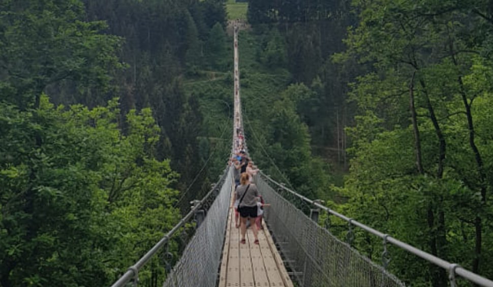 Se construiește cel mai înalt pod suspendat din Europa! Cât va costa proiectul mult așteptat de români