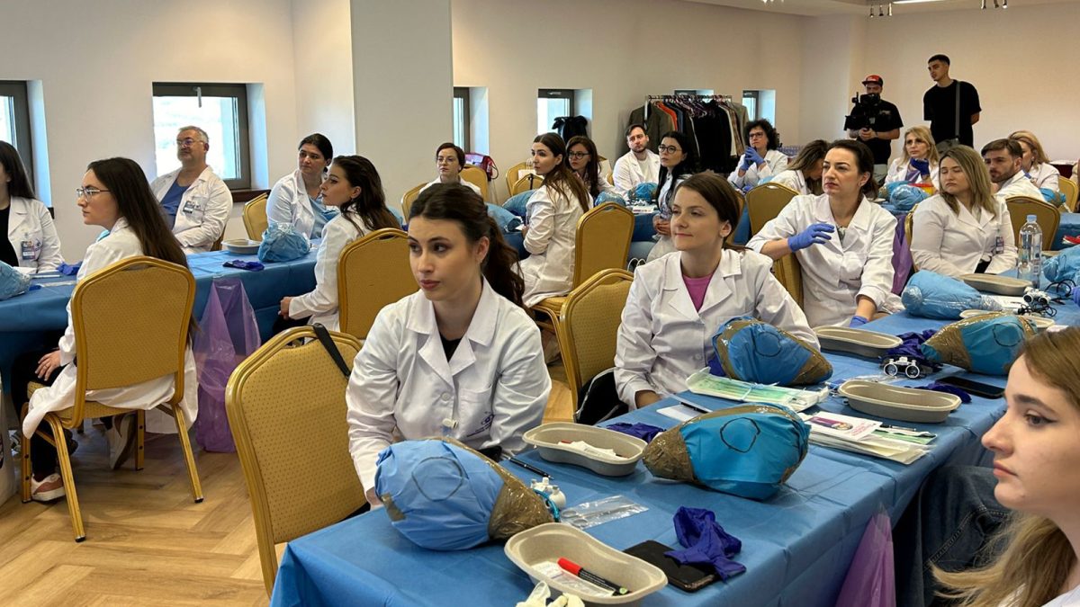 În Iași, a avut loc un curs inedit de chirurgie oculoplastică: „Este o noutate pentru România, suntem singurul centru universitar care pregătește un astfel de curs” – GALERIE FOTO/VIDEO