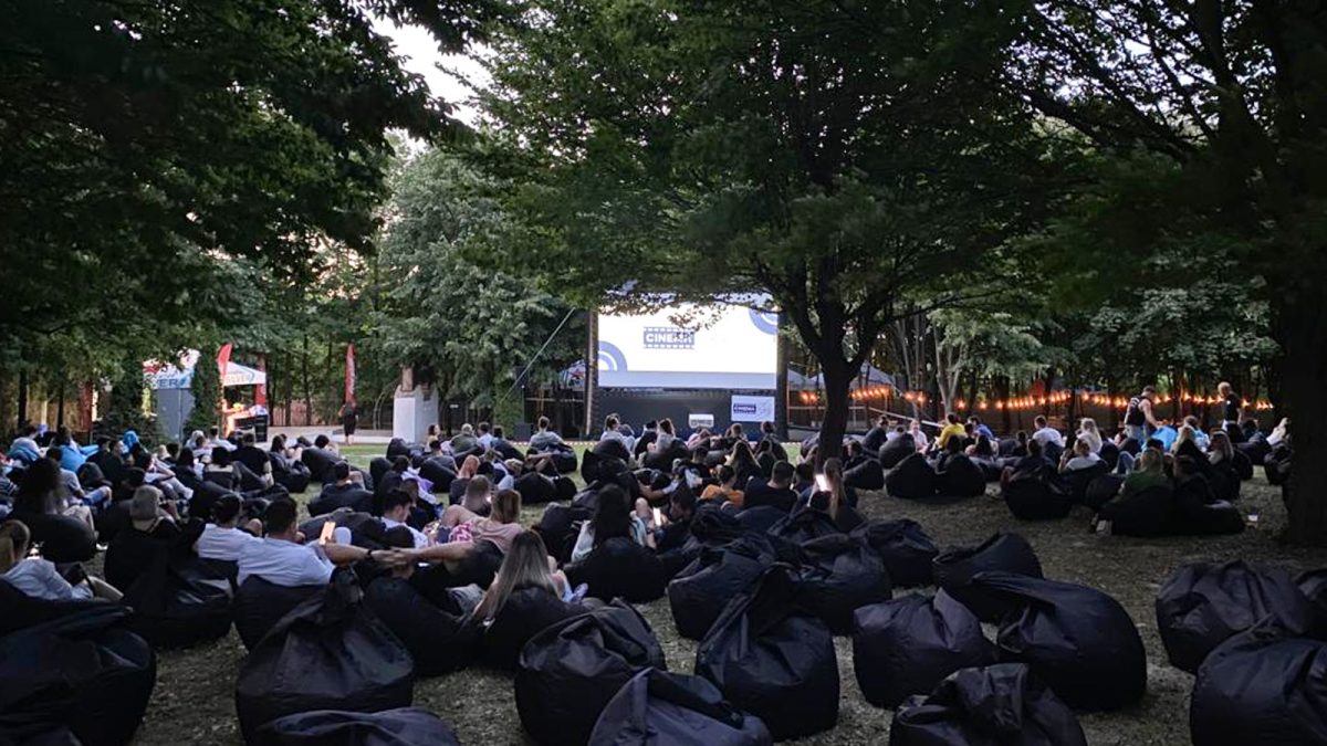Săptămâna aceasta se redeschide cinematograful în aer liber! Afacerea de succes este a unei tinere de 24 de ani, din Iași – FOTO