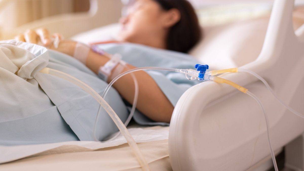 Un medicament extrem de popular a băgat o femeie în comă, cu arsuri pe tot corpul. Se află în toate casele românilor