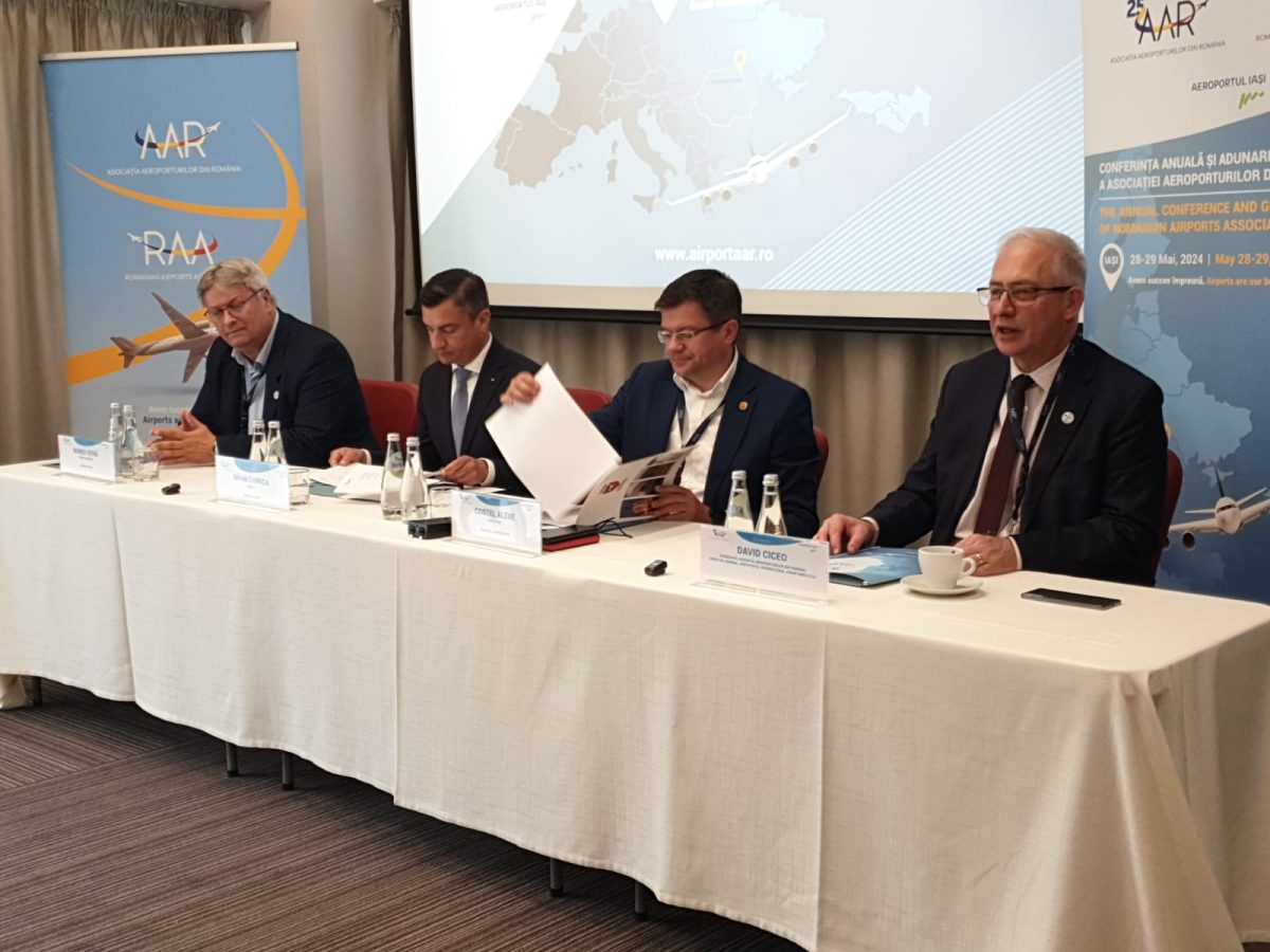 Dezbatere legată de piaţă aviaţiei, la Iaşi, cu ocazia împlinirii a 25 de ani de activitate a Asociaţiei Aeroporturilor din România – FOTO, UPDATE