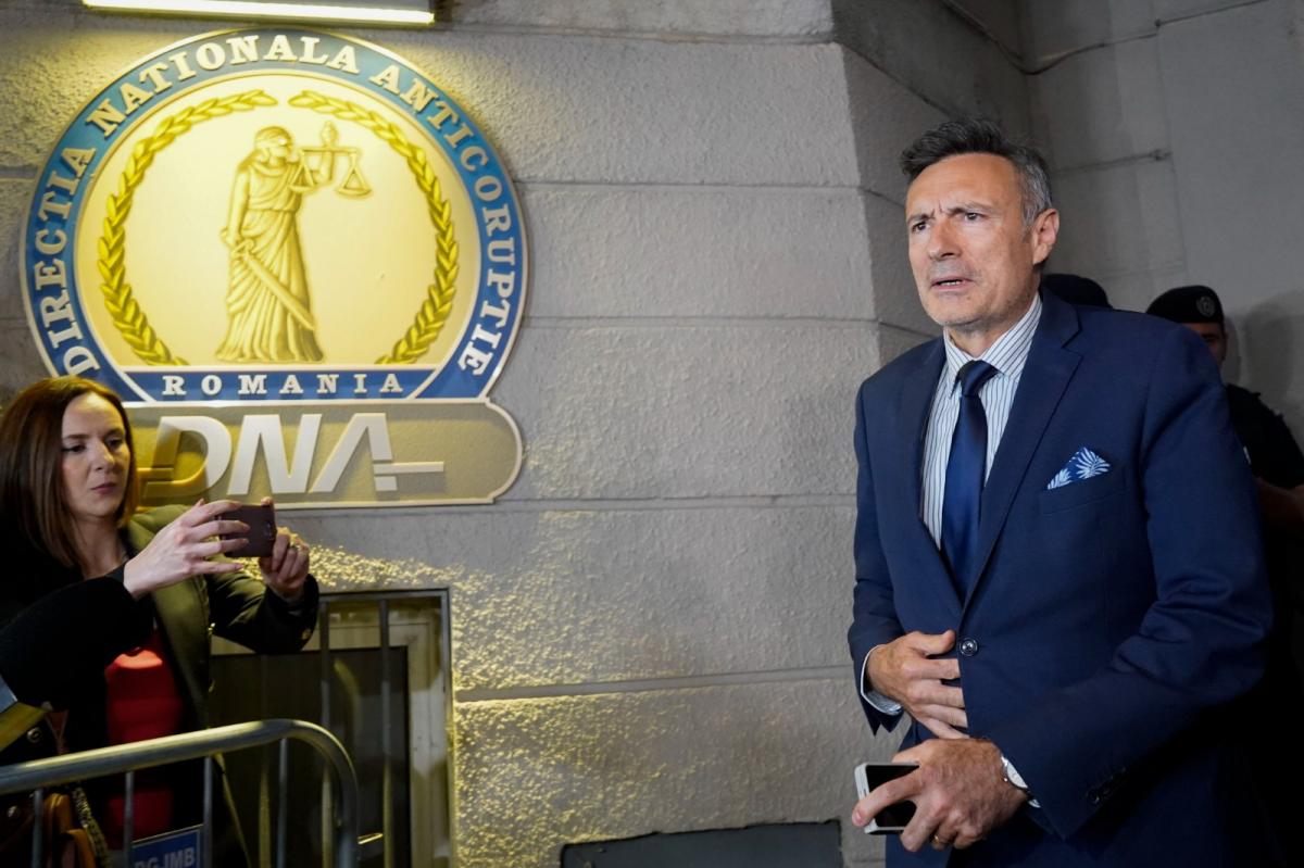 Foștii șefi SRI Florian Coldea și Dumitru Dumbravă, puși sub control judiciar pe cauțiune de 500.000 lei