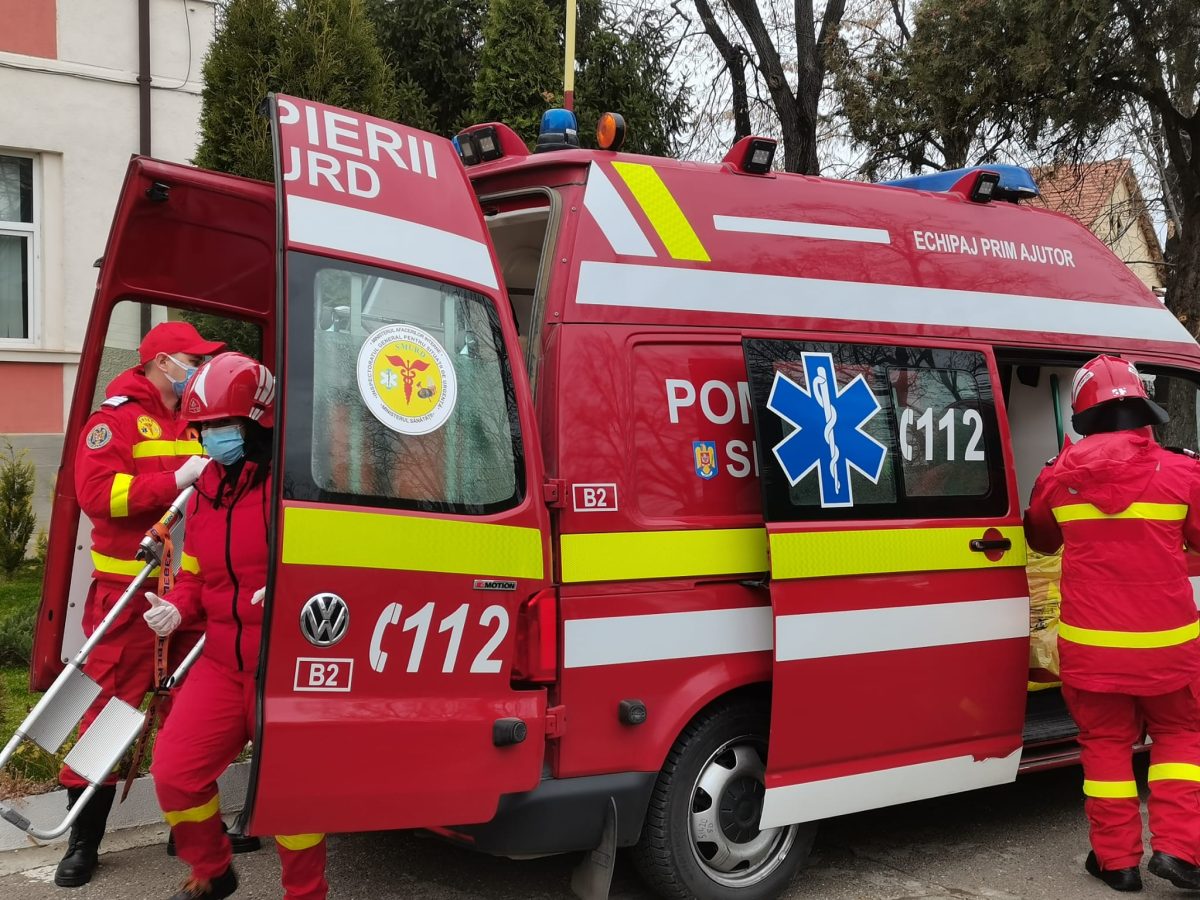 Un bărbat din Suceava a fost găsit decedat pe covorul din dormitor unde adormise după ce a băut