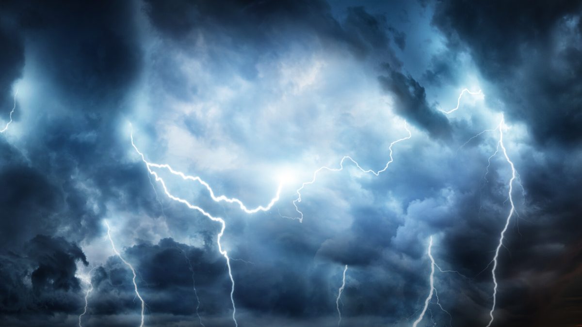 Cod galben de furtună în județul Iași. Iată lista localităților vizate de atenționarea meteorologilor