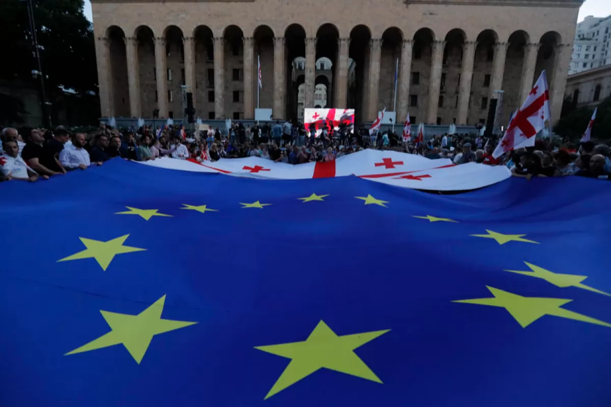 Un grup de 31 de europarlamentari, printre care Traian Băsescu și Eugen Tomac, cere suspendarea statului de țară candidat la UE al Georgiei