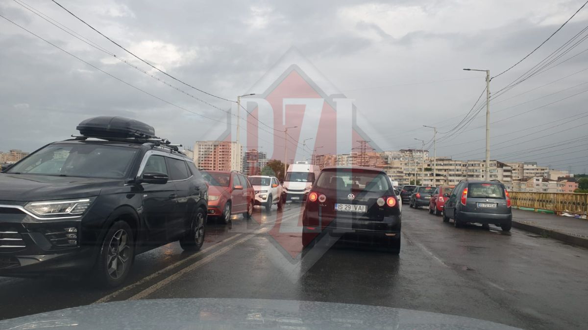 Ploaia a creat haos la Iași! Mai multe zone din municipiu sunt blocate – FOTO, VIDEO