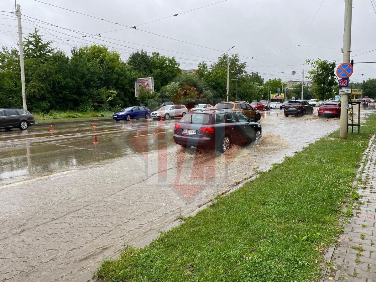Scoateţi bărcile şi haideţi la plimbare în oraşul lui Mihai Chirica! Iaşul este inundat, iar primarul e liniştit în pat! – FOTO, UPDATE