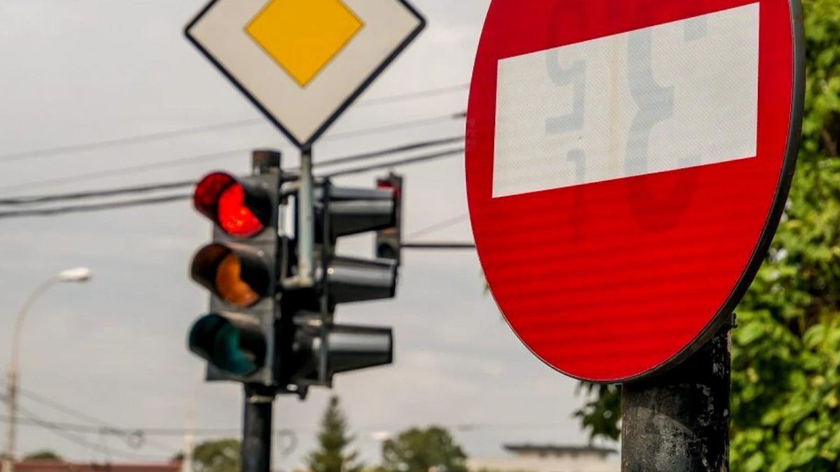 Circulația pe mai multe străzi din Iași va fi restricționată! Apar noi treceri de pietoni, iar virajul la stânga, spre benzinăria din Păcurari, va fi interzis