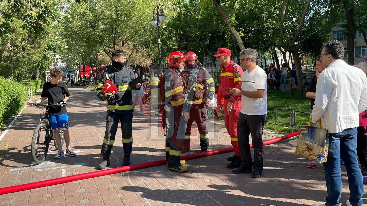 Incendiu la un apartament din Piața Voievozilor. Pompierii intervin la fața locului – FOTO, UPDATE