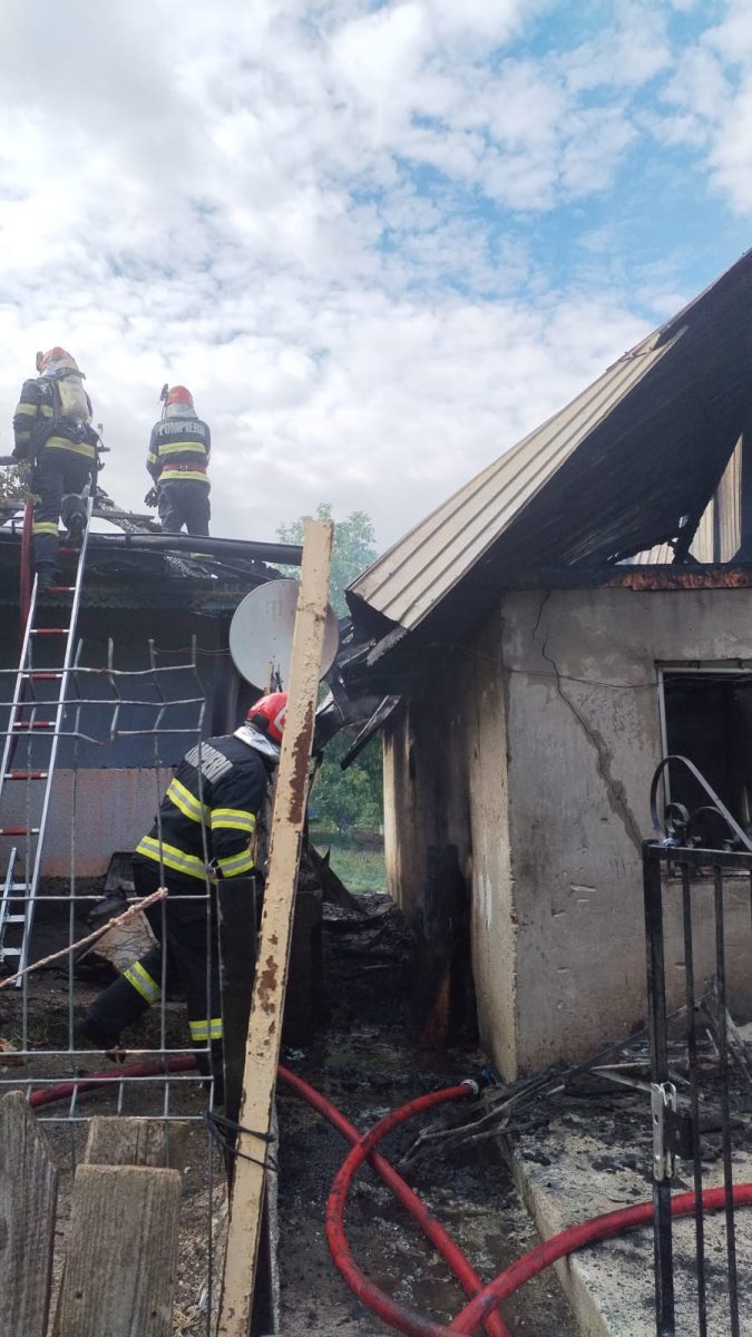 Incendiu la o locuință din localitatea Cuza Vodă, comuna Popricani. Flăcările au cuprins o casă – EXCLUSIV , FOTO, UPDATE