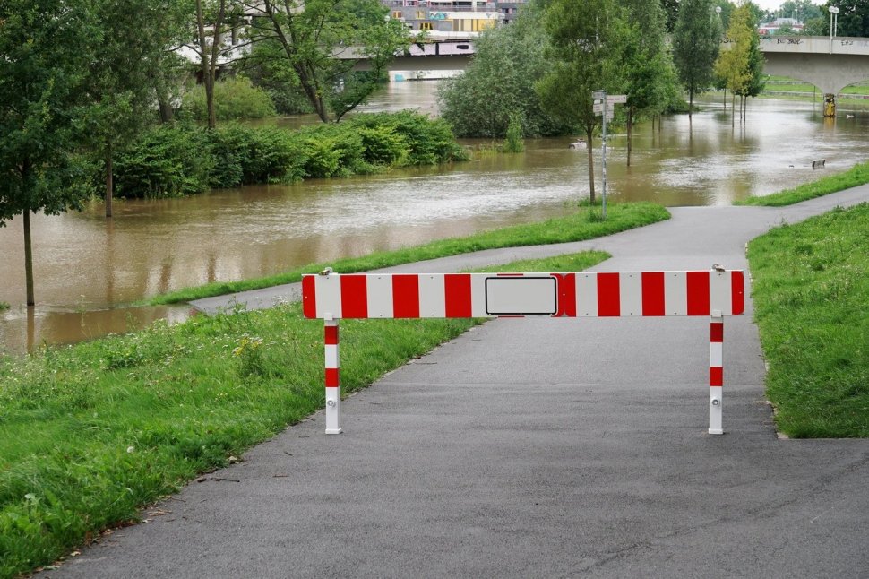 Hidrologii anunță inundații în România! Râurile din nouă județe, sub atenționare cod galben de viituri
