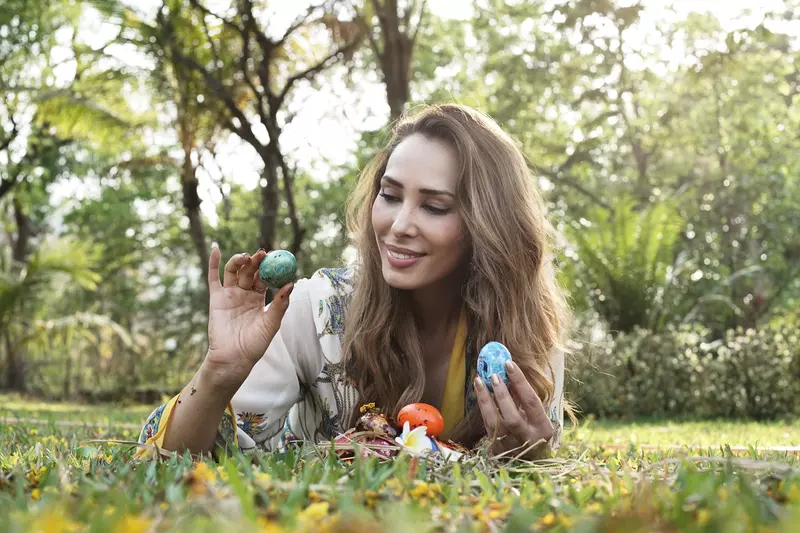 Iulia Vântur a surprins pe toată lumea după ce a petrecut Paștele departe de Salman Khan. Lângă cine a fost aceasta fotografiată