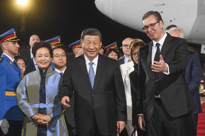 Xi Jinping a ajuns la Belgrad. Liderul chinez este escortat de avioane de luptă