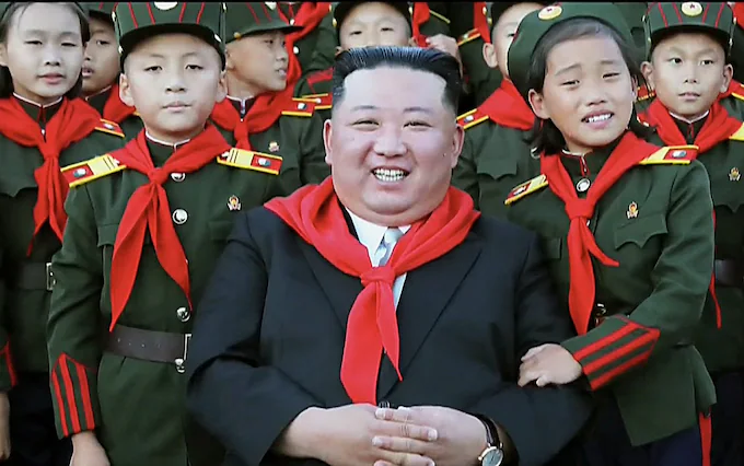 Noi obligații pentru nord-coreeni de ziua lui Kim Jong Un. Iată ce sunt nevoiți să facă