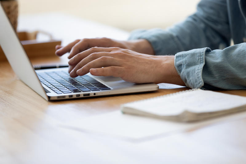 Românii din mai multe orașe pot obține, de acum, certificatele de naștere sau deces în format digital