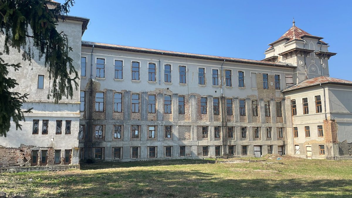 Lucrările de la Colegiul Pedagogic „Vasile Lupu” din Iași au fost reluate! Activitatea de pe șantier a fost sistată săptămâna trecută – FOTO