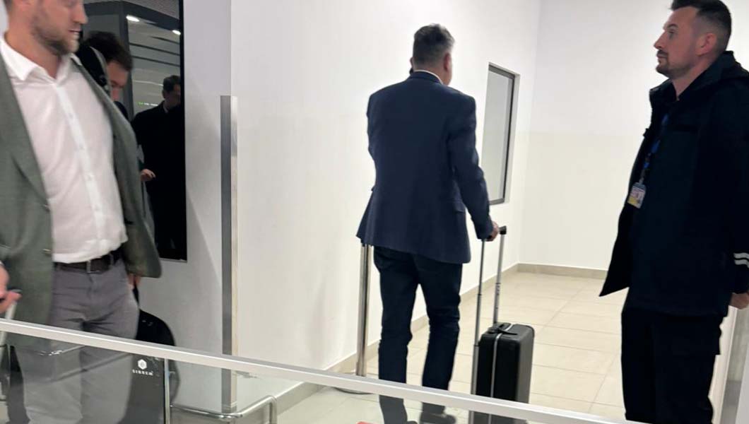 Covrigarule, ai ajuns la Iaşi, nu la Buzău! Marcel Ciolacu, luat peste picior la aeroportul din Iaşi de moldovenii „ruşinea ţării”