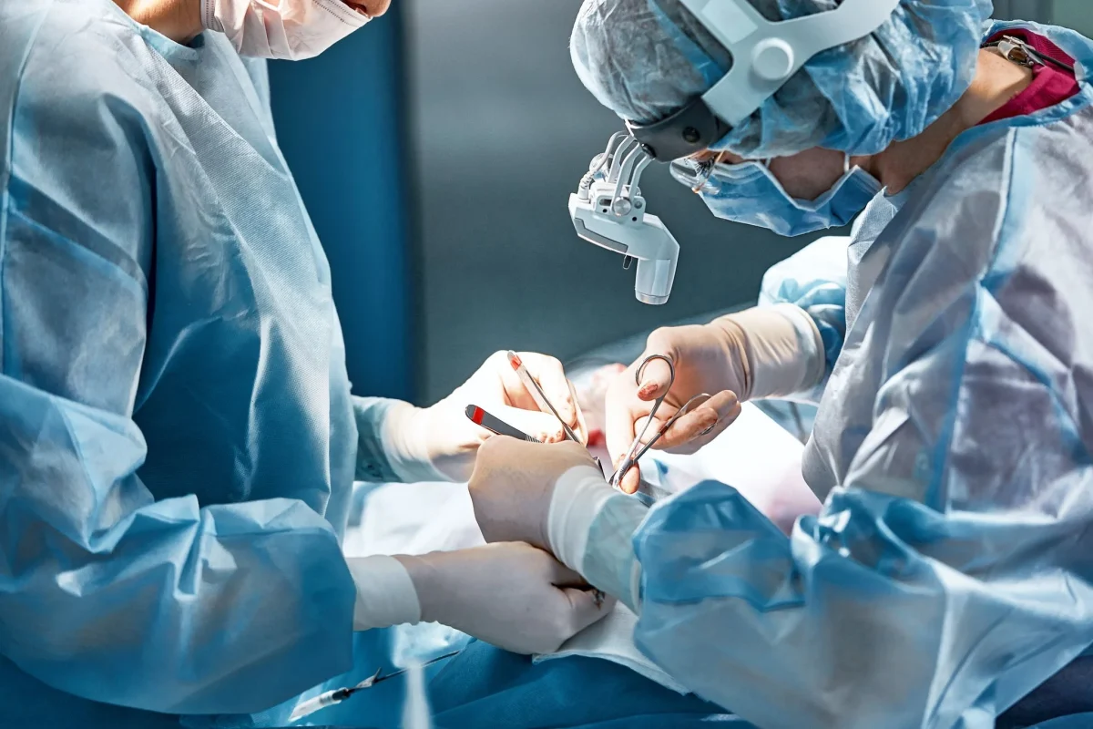 Medicul chirurg din Craiova acuzat că a ucis patru pacienți rămâne sub control judiciar