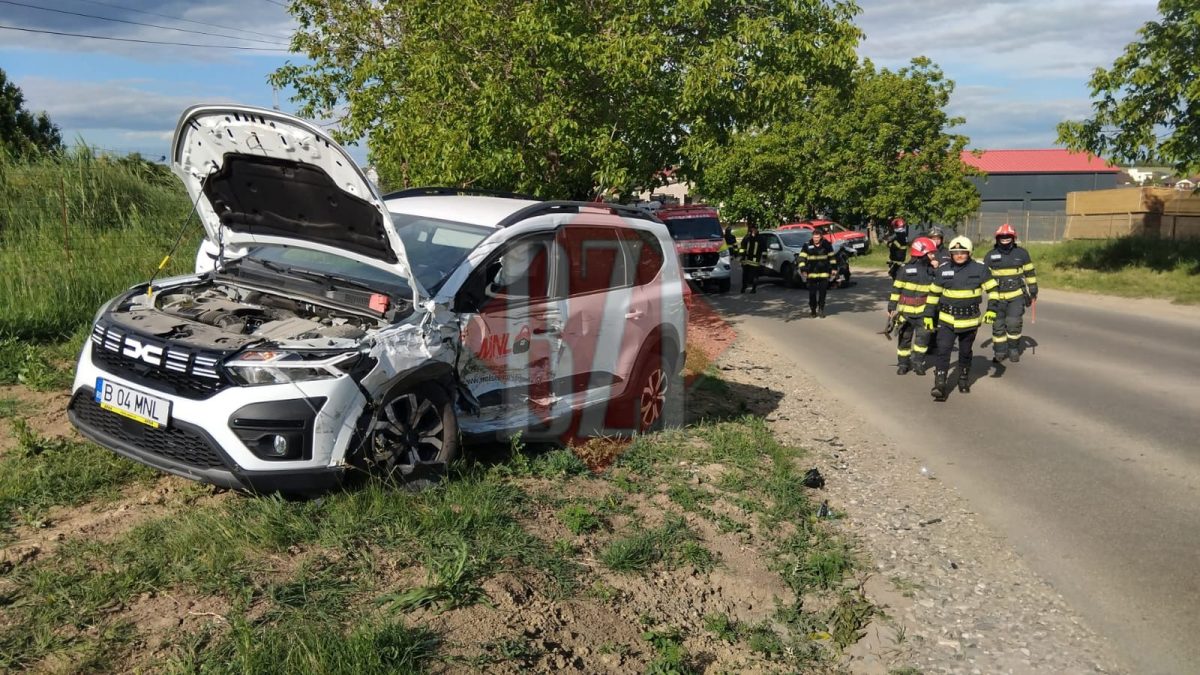 Accident rutier în județul Iași. Două autoturisme s-au ciocnit la Miroslava – EXCLUSIV FOTO