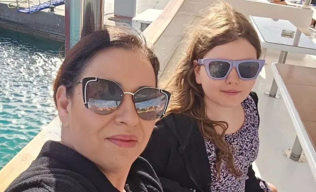 Isa își ajută mama, pe Oana Roman, să facă bani. Cât primește fetița de la bunicul ei, Petre Roman