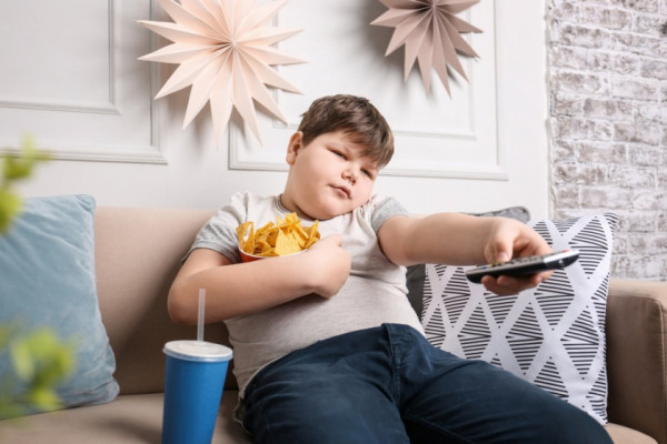 Obezitatea la copii a devenit problemă mondială. Iată cauzele și cum pot fi evitate