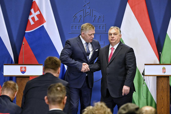 Viktor Orban, despre starea omologului său, Robert Fico: „Se află între viață și moarte”