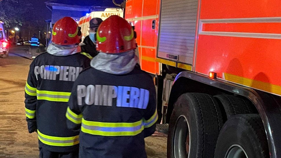 Incendiu puternic la etajul 12 al unui bloc din Capitală. O persoană a fost găsită carbonizată în balcon