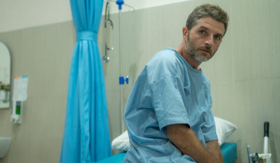 E de noaptea minții! A stat cu piciorul neoperat de 10 zile pentru că medicul chirurg şi anestezistul s-au certat!