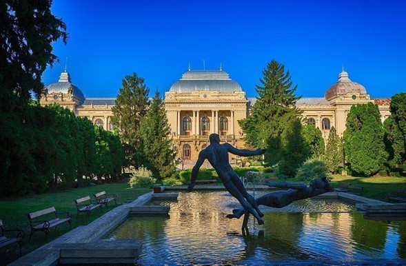 Facultatea de Filosofie a Universității „Alexandru Ioan Cuza” din Iași organizează gratuit pregătire pentru examenul de Bacalaureat. Astăzi este ultima zi de înscrieri