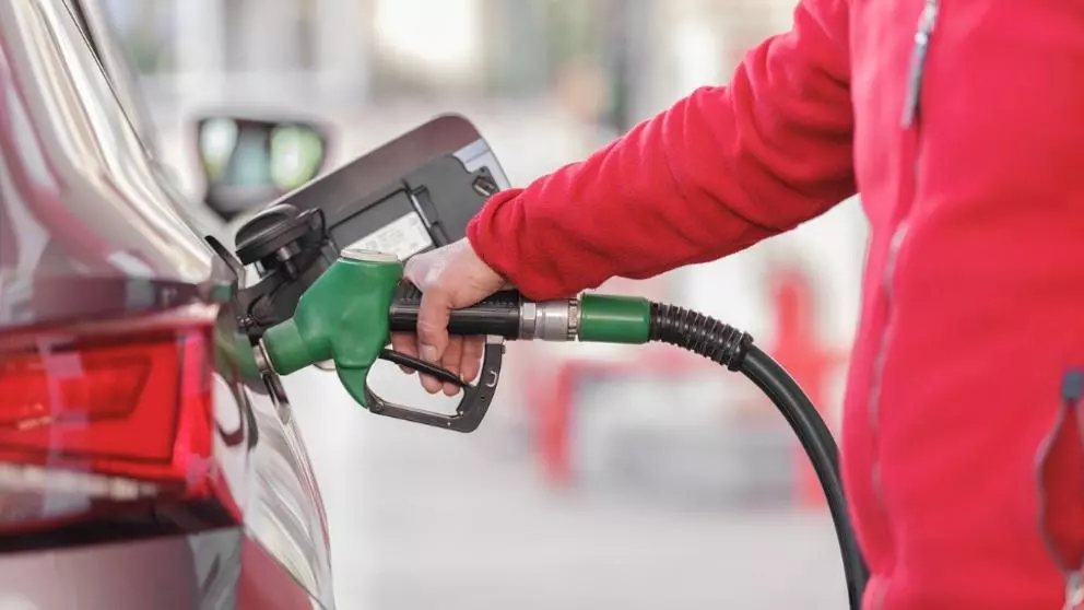 De la 1 iulie cresc prețurile la carburanți. Cât vor scoate românii din buzunare pentru un plin