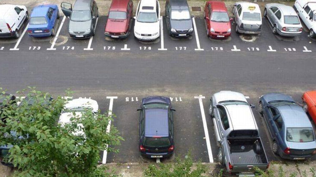 Pe o stradă intens circulată din Iași, primăria închiriază 11 locuri de parcare. Până când pot depune persoanele interesate documentele