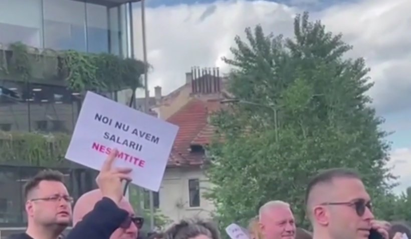 Guvernul Ciolacu, urmărit de proteste masive! Angajații mai multor instituții ies în stradă