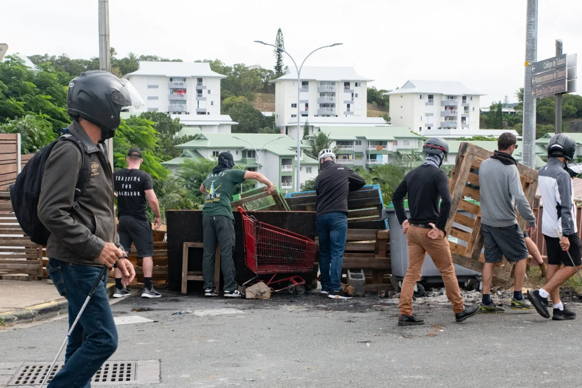 MAE anunță că sunt și români în Noua Caledonie, teritoriu francez din Pacific, unde au izbucnit revolte violente