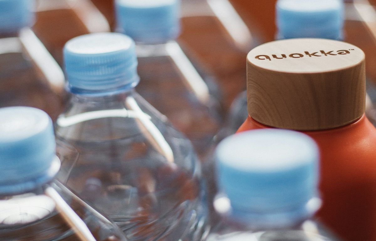 Ce trebuie să știe consumatorii despre reciclarea sticlelor SGR cu etichetă deteriorată. Cum își pot recupera banii