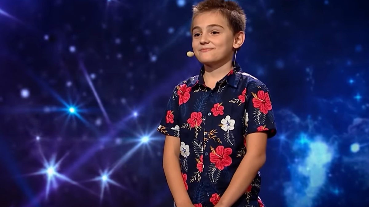 Deși a fost felicitat de toată România, Karlos, băiatul fenomen din Iași, nu a primit nici măcar un apel de la mama sa: „Nu mă deranjează că nu mă caută” – FOTO
