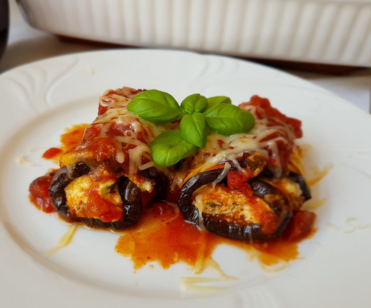 Rulouri de vinete, una dintre cele mai delicioase rețete mediteraneene care cu siguranță îți va cuceri toate simțurile