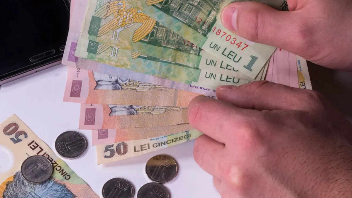 Acești bugetari vor primi salarii mai mici. Funcționarii ar putea pierde până la 50% din bani