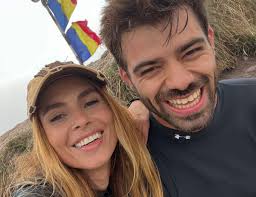 Cu ce fel de cadouri o surprinde Ștefan Floroaica pe iubita lui, Sânziana Negru! Actorul din” Lia – soția soțului meu”, atent la nevoile partenerei. Ce spune despre nuntă