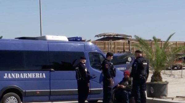 Un tânăr a fost dezbrăcat de către jandarmi, pentru a putea fi verificat de droguri, în Mamaia