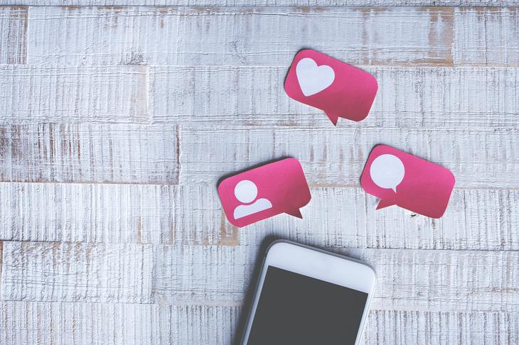 Bani mulți, făcuți ușor, eventual pe internet, din confortul casei. Aceasta pare să fie dorința tinerilor, dar cât câștigă influencerii din România
