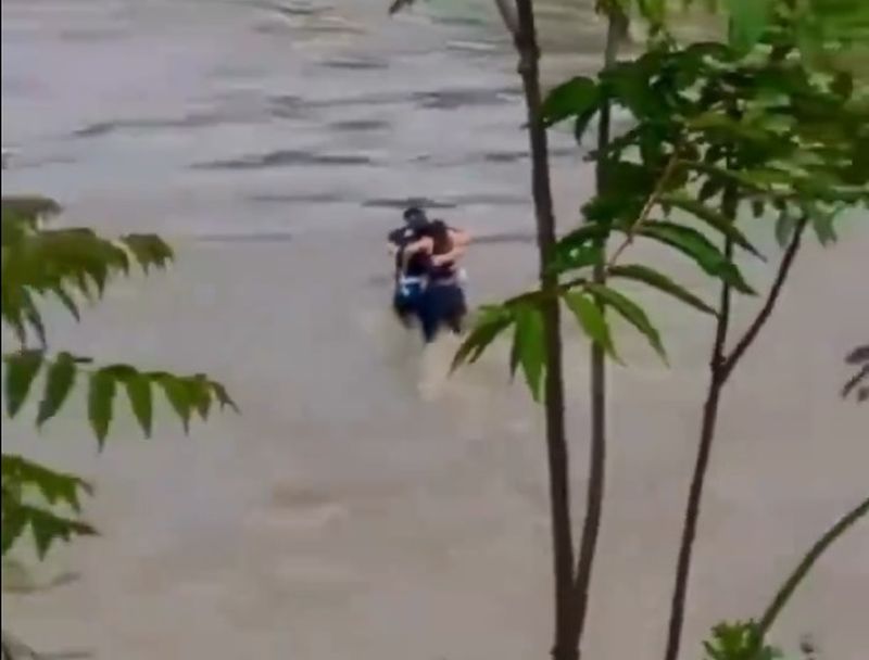 Trei tineri români au fost luați de apele râului Natisone. Operațiune uriașă de salvare în Italia – VIDEO
