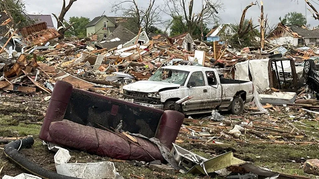 Imaginile dezastrului! O tornadă a distrus un orășel din Iowa, ucigând mai multe persoane în calea sa – VIDEO